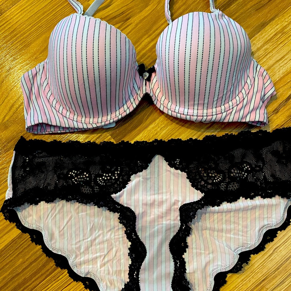 Victorias secret bra and panties set 32D/M